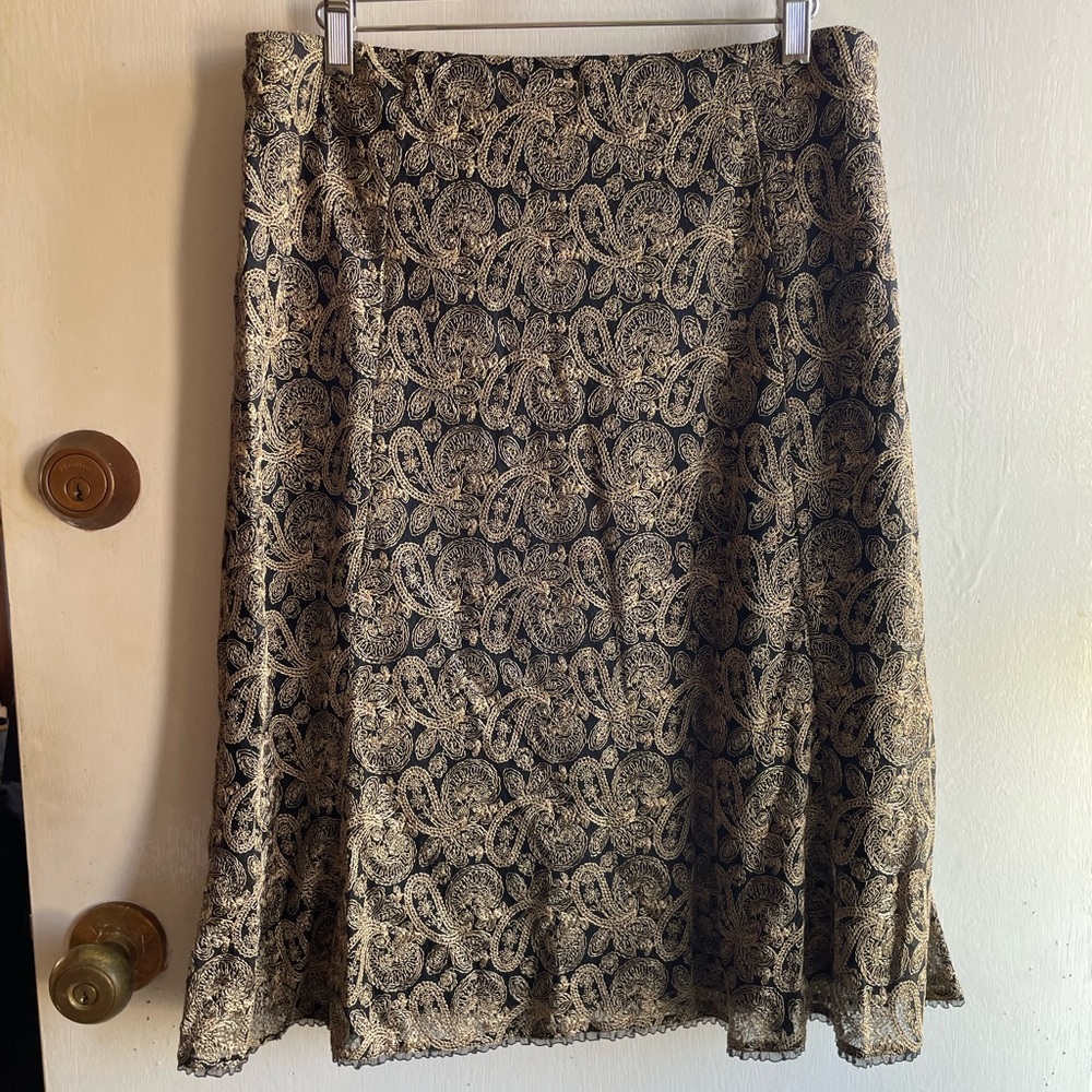 Gold raised paisley stitch knee-length flounce skirt